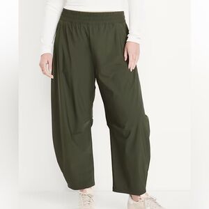Old Navy High Waist Sleek Tech Barrel Pants